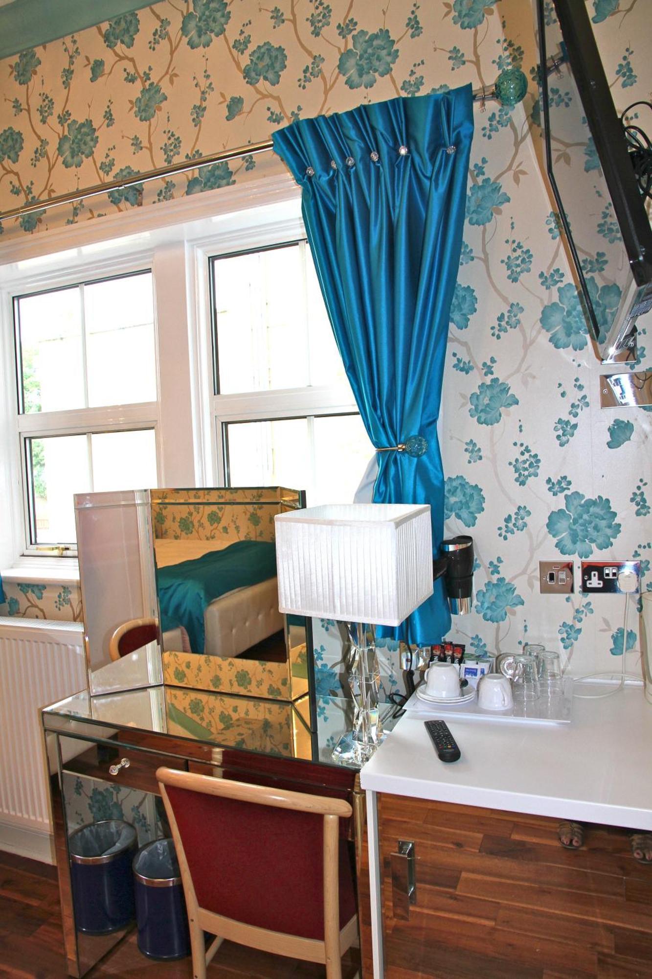 Crompton Guest House Hounslow Exterior foto