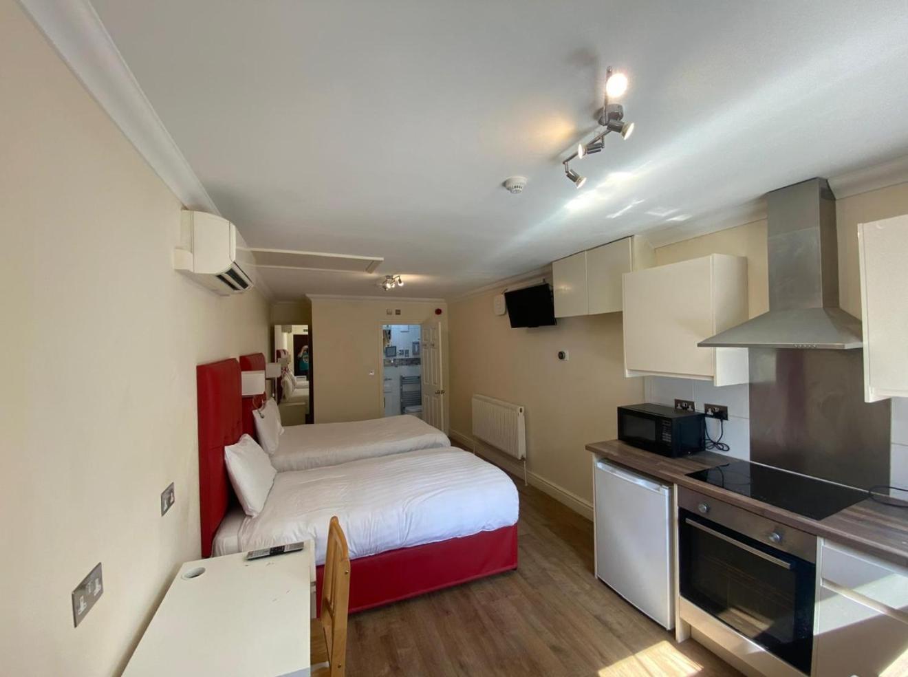 Crompton Guest House Hounslow Exterior foto