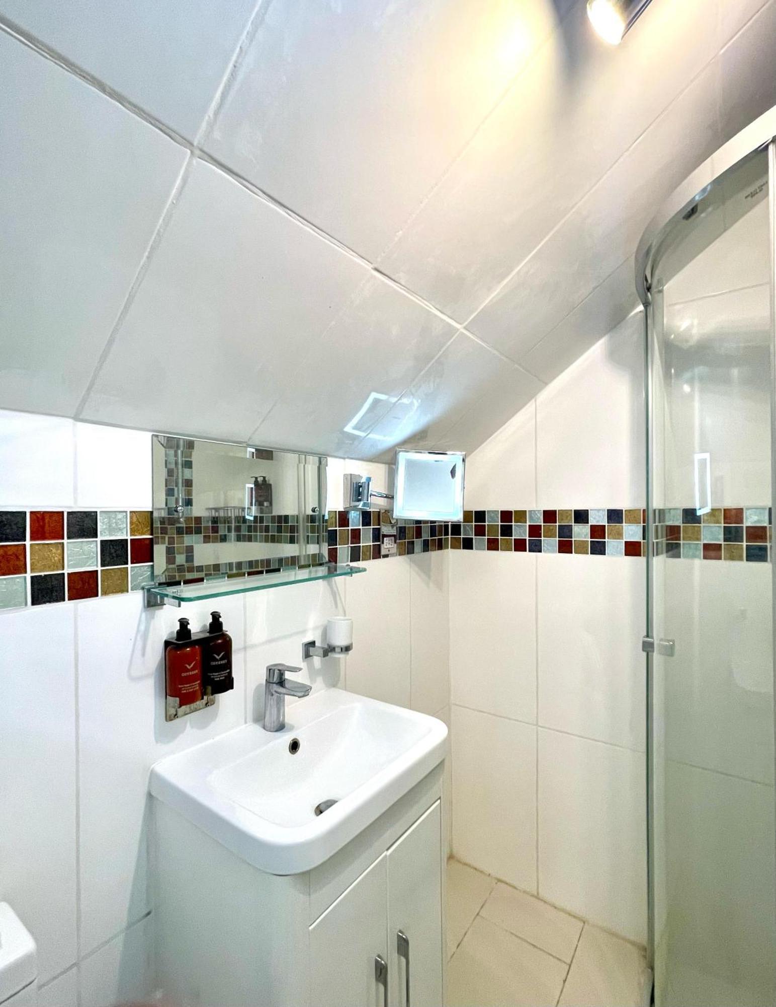 Crompton Guest House Hounslow Exterior foto