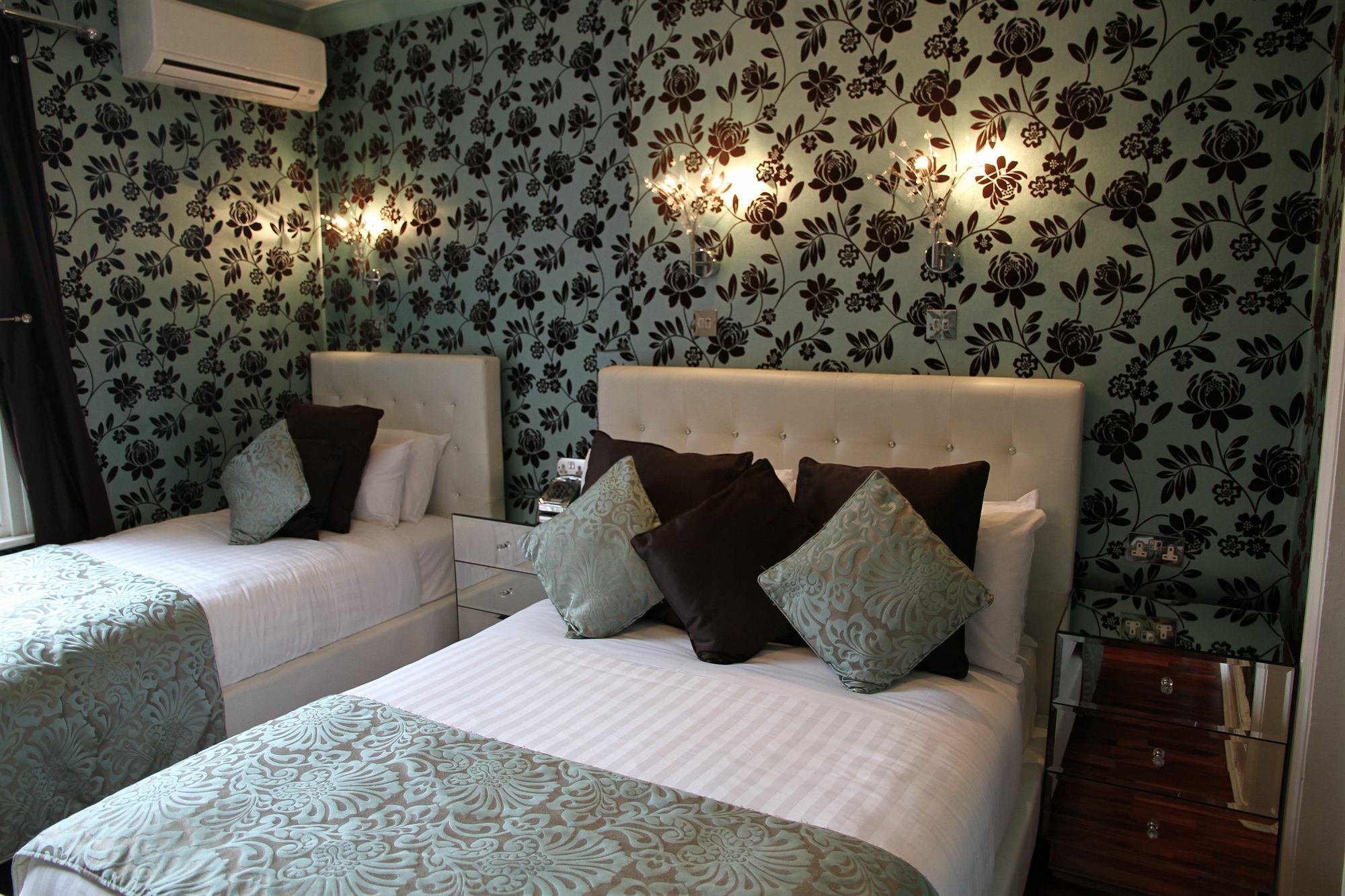 Crompton Guest House Hounslow Exterior foto